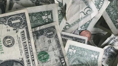 How parents can teach kids to manage money