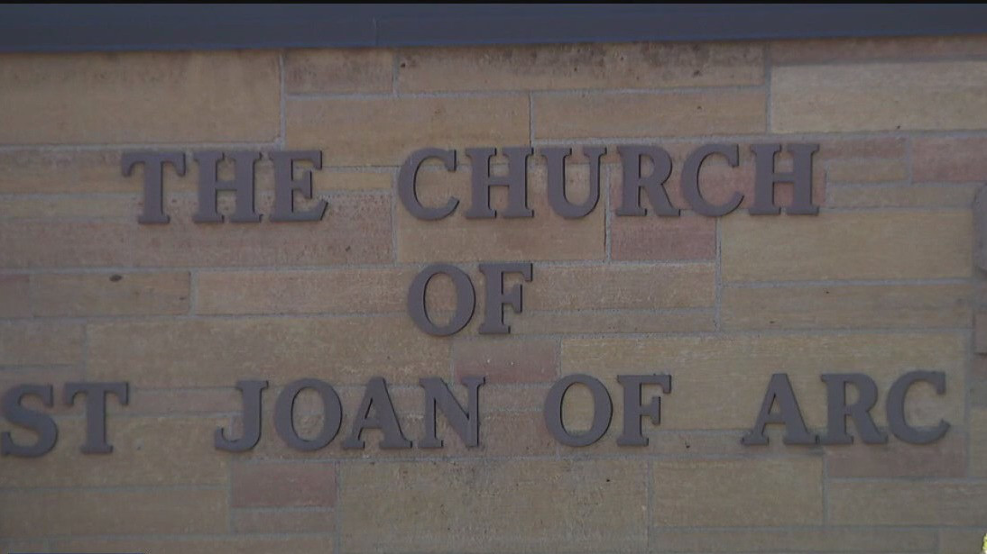 Men leaving Minneapolis Catholic church attacked, robbed by mob