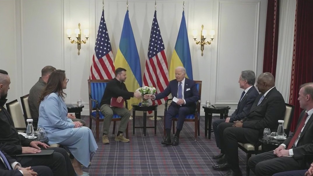 Biden meets with Zelenskyy