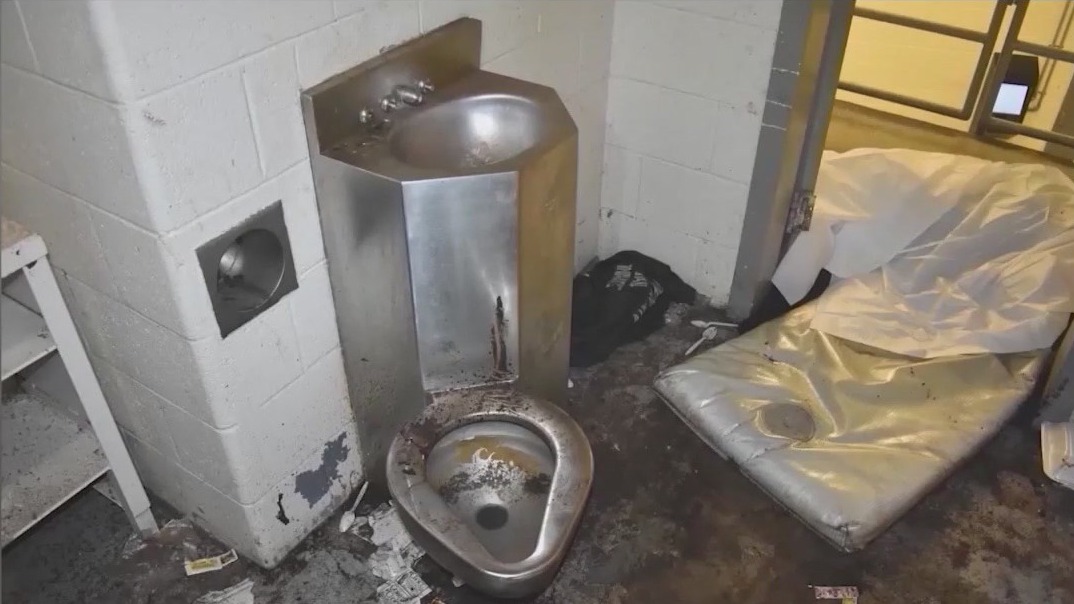 Fulton County Jail will be renovated, not rebuilt