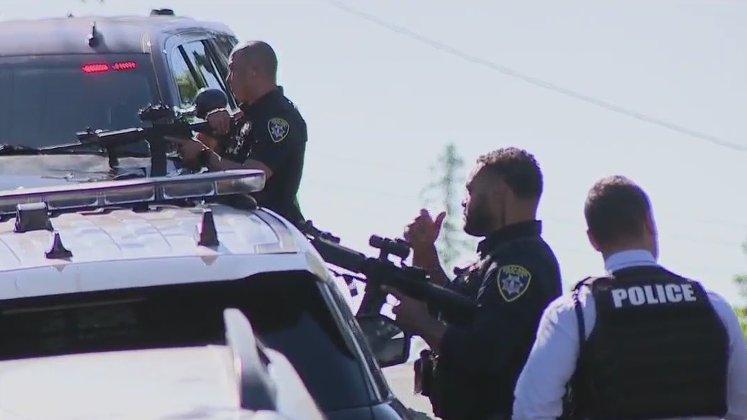 Scared neighbors in East Oakland as US Marshal and other law enforcement search for 4 suspects