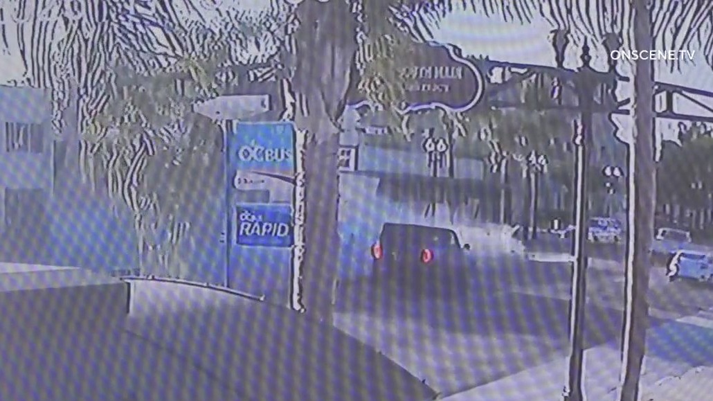 2 dead in crash involving speeding car