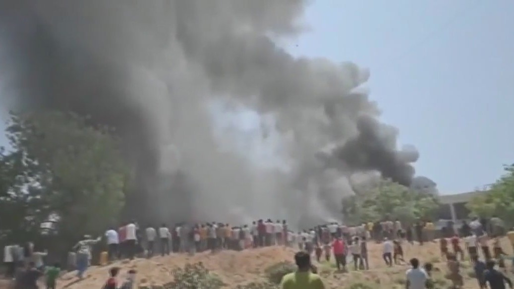 Plane crash kills more than 200 people in India