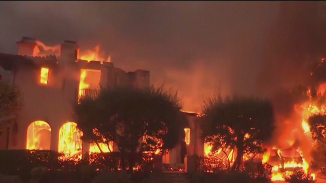 California wildfire evacuations: Resident run from flames