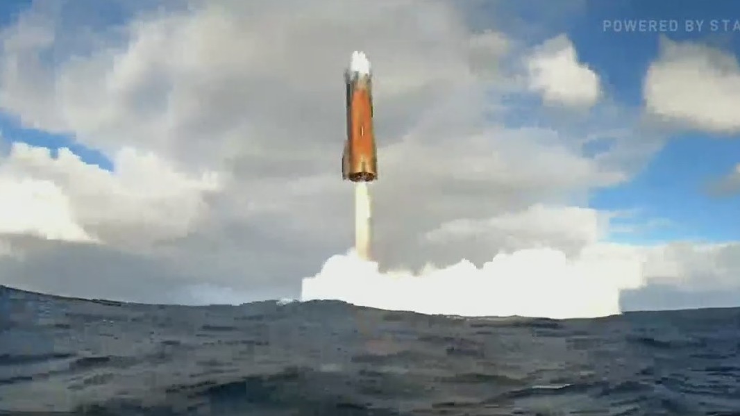 SpaceX Starship's second stage gently lands upright in Indian Ocean