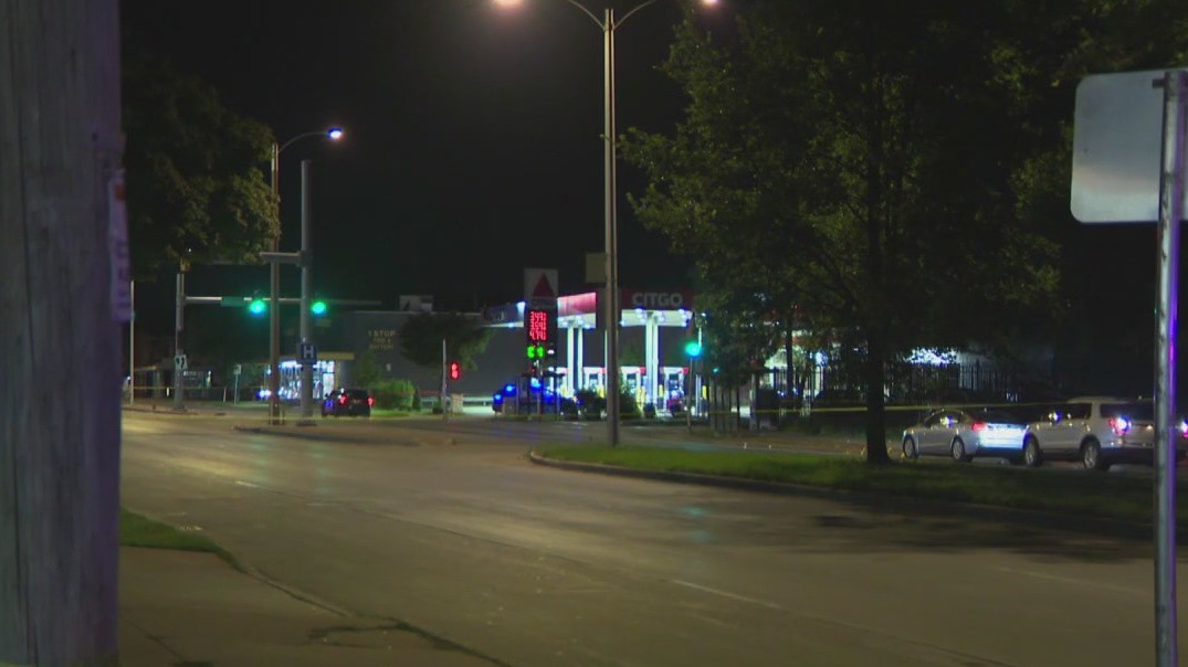 Milwaukee police shooting at gas station