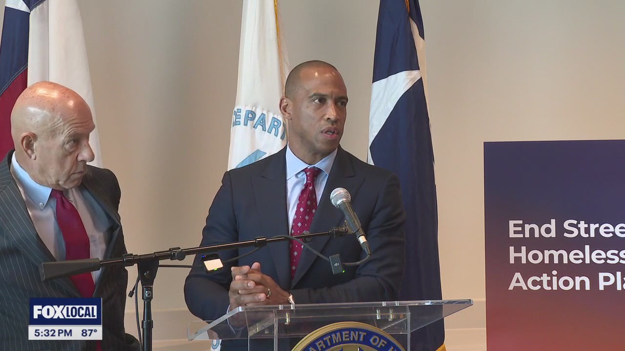 Housing secretary brings relief grant to Houston