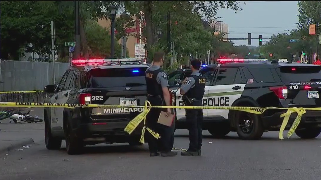 Video shows people running from Mpls shooting