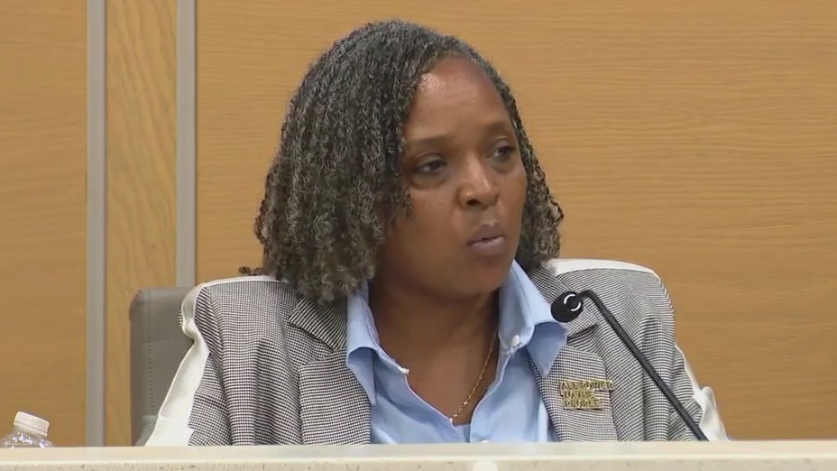 Suburban Chicago mayor aims to curb protests at ICE facility