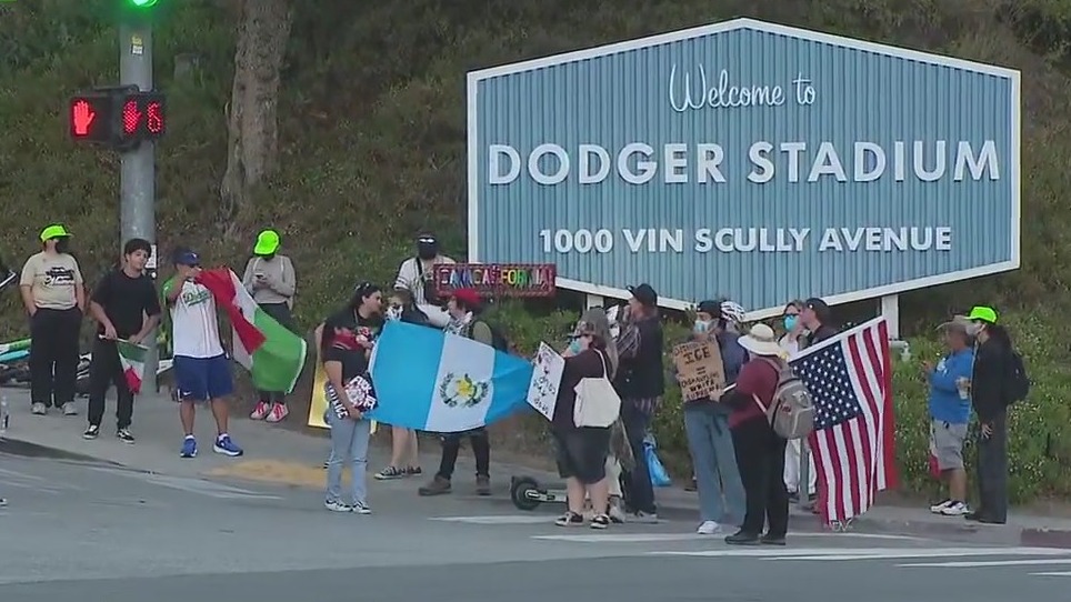 Dodgers delay announcement of immigration support