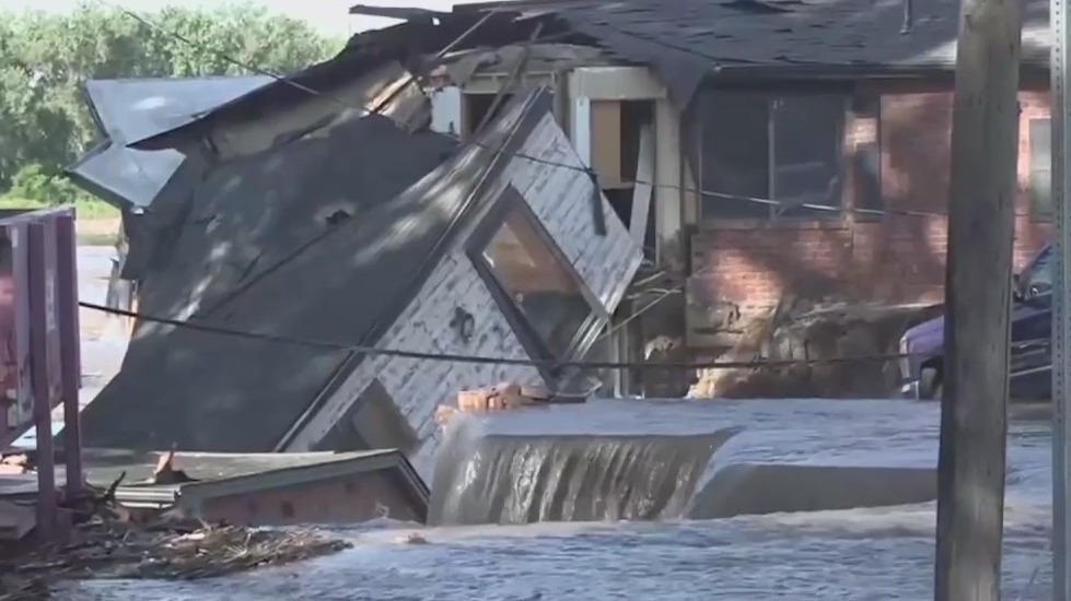 Heavy rain swamps the Midwest