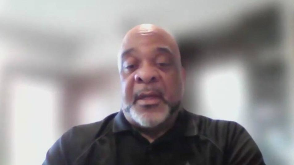 ICE tactics under fire from ex-Chicago law enforcement officials say