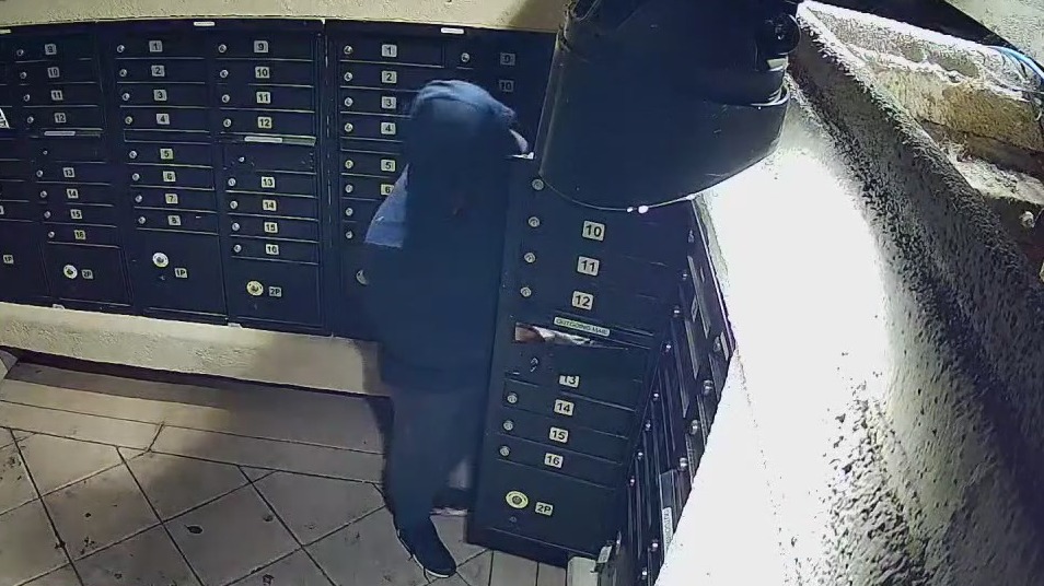 Thief targets 130 mailboxes at Santa Clara complex