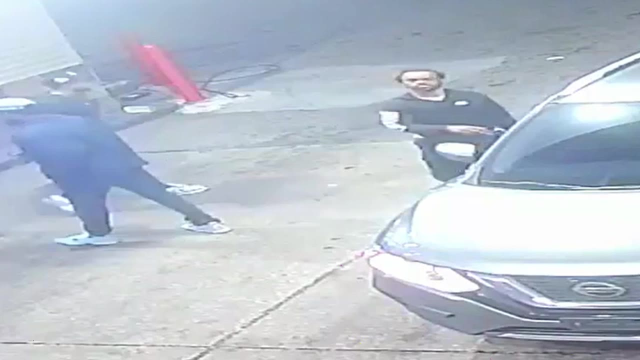 Gun pulled, phone stolen after car crash at Philadelphia gas station: police