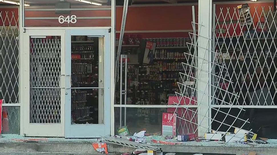 AutoZone in South LA looted