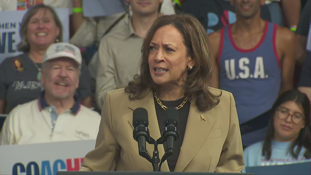 Walz, Harris speak at rally in Phoenix