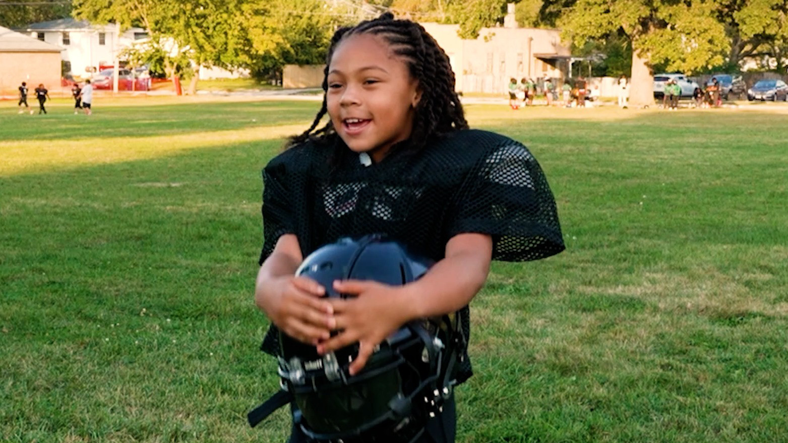 8-year-old girl from Northbrook proves girls belong on the football field
