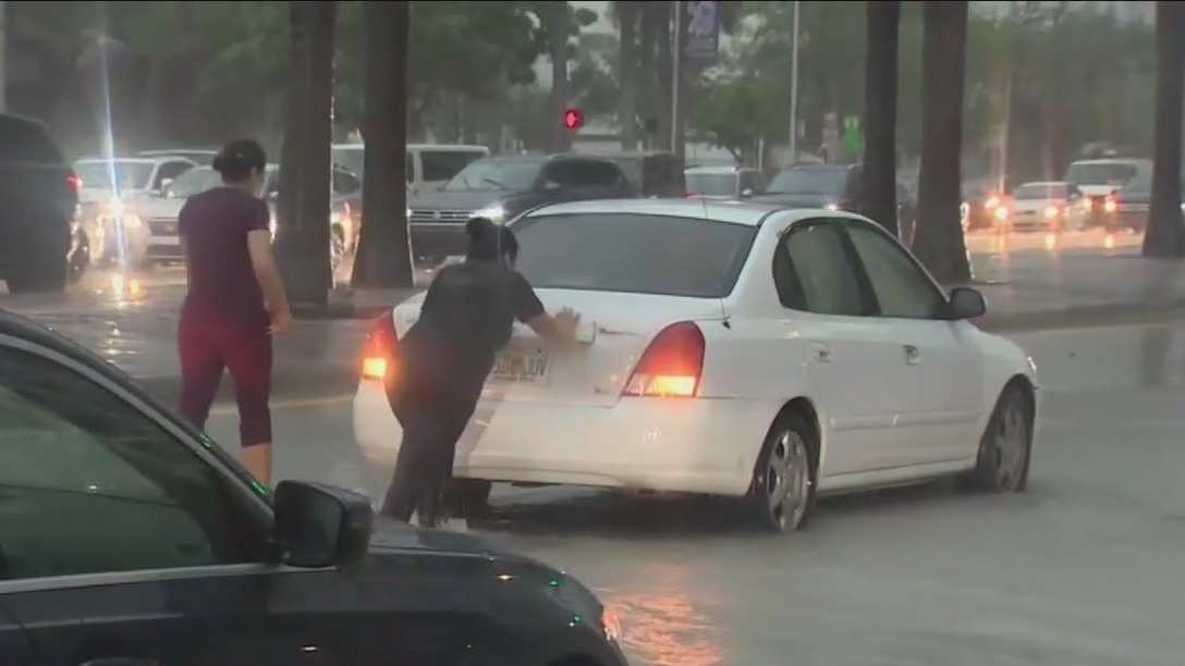Heavy rains continue to flood South Florida