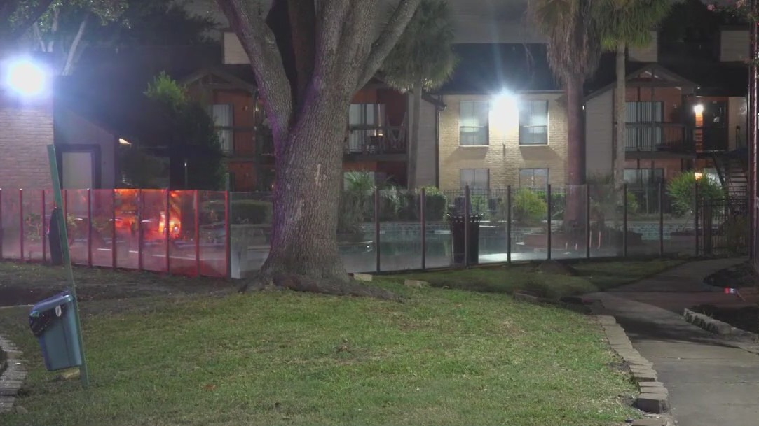Houston girl, 5, drowns in apartment pool