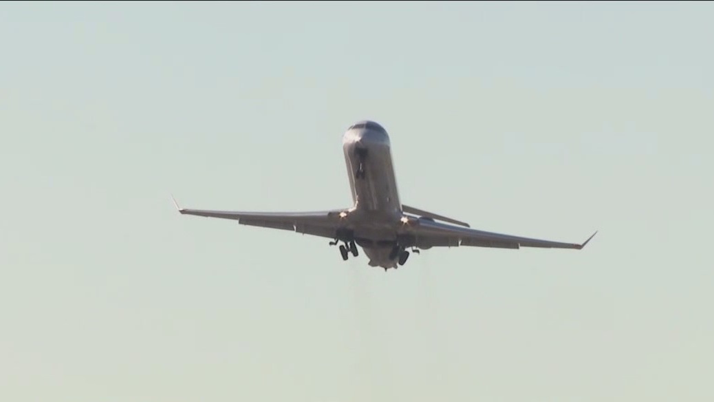 Government shutdown: FAA cuts thousands of flights