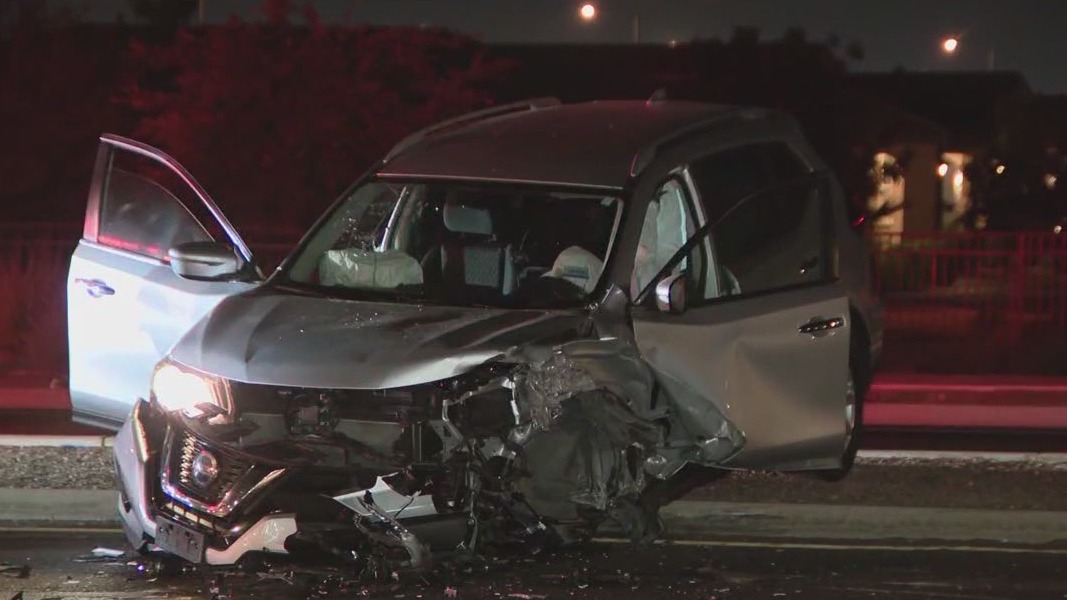 3 adults hurt in Phoenix crash