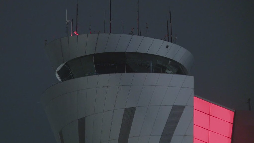 Shutdown threatens flight delays, DOT warns some U.S. airspace may close