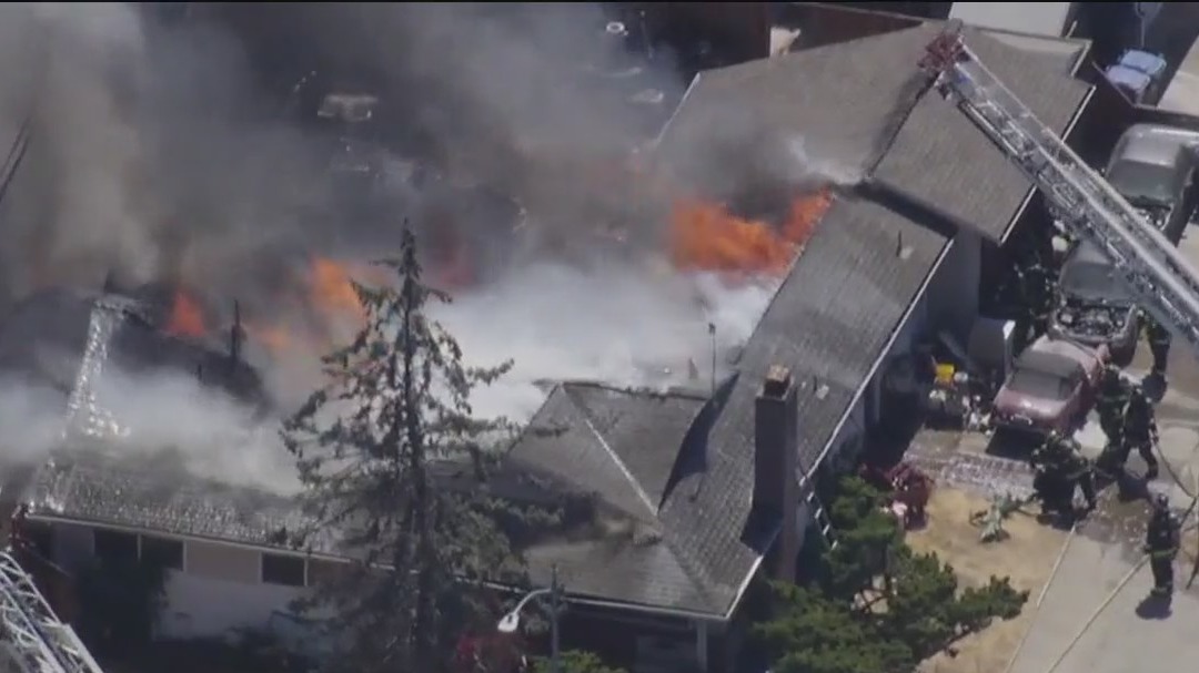 Fast-moving fire tears through two San Jose homes