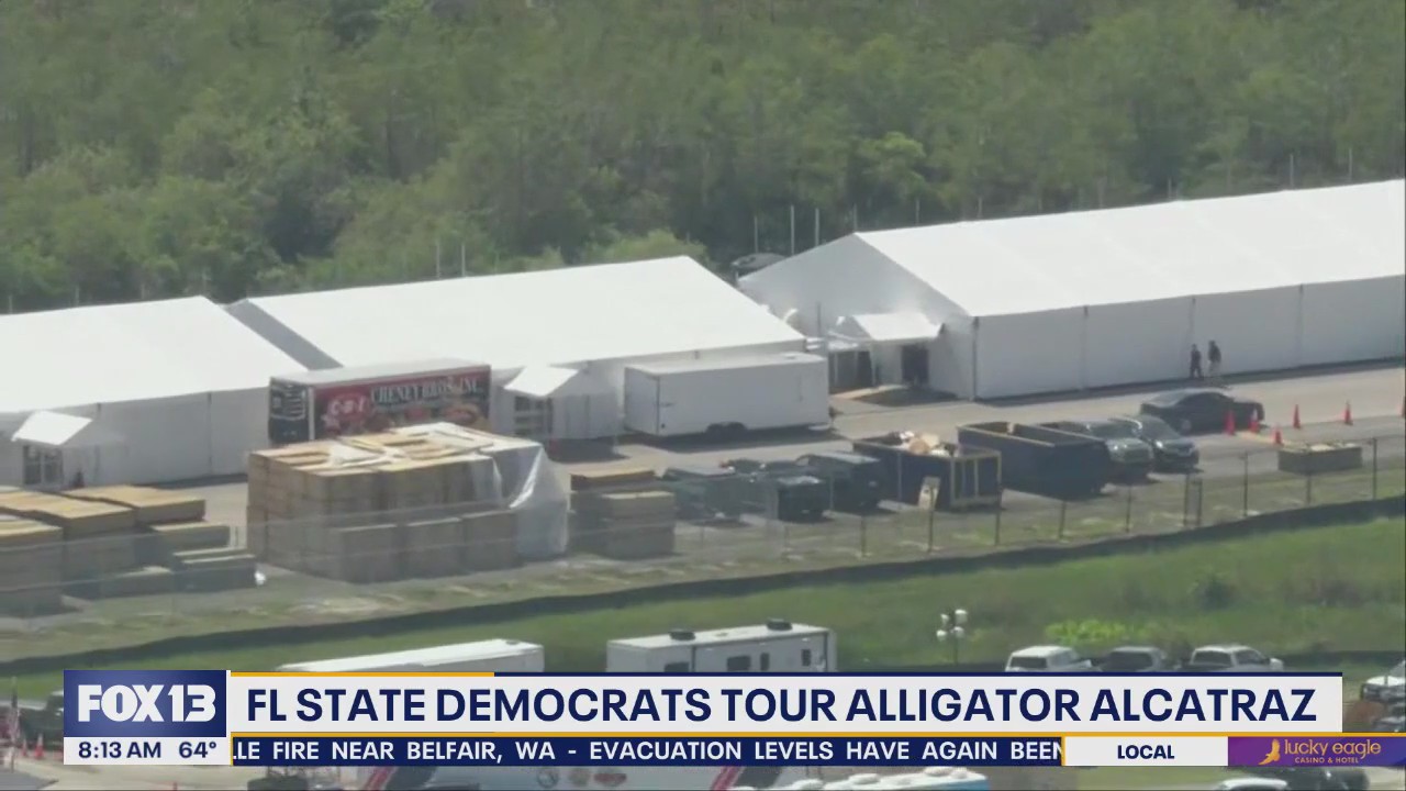 FL State Democrats tour Alligator - E3B5DB35E6FF2AB113104630BD8A7A7C 