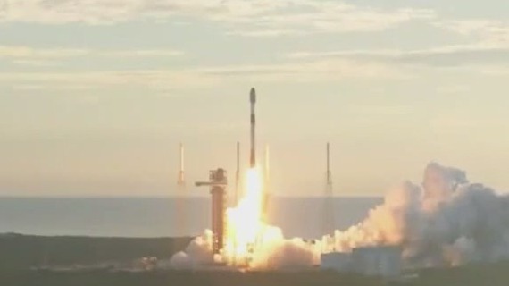 SpaceX launches more satellites to space from Florida
