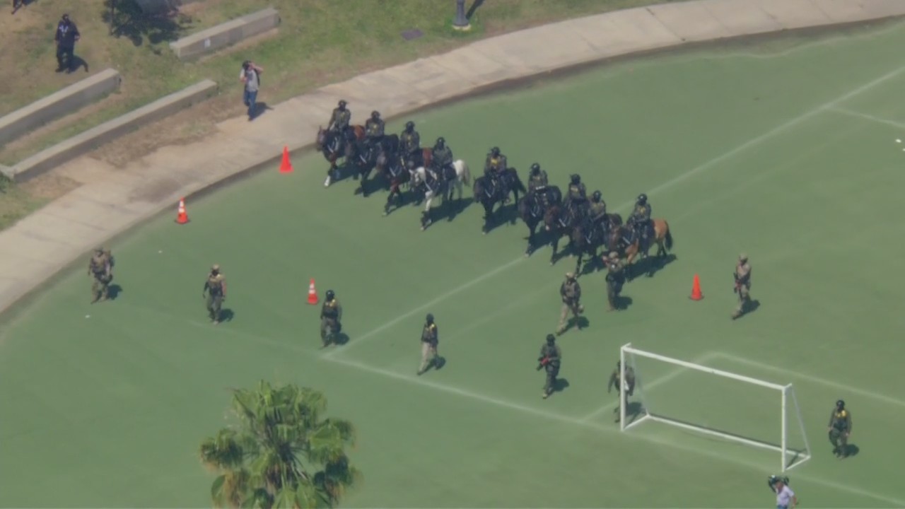 ICE Raid LA: Federal agents surround MacArthur Park