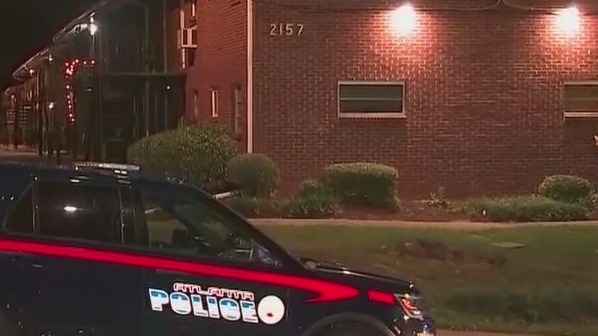 Apartment shooting injures 4; Body pulled from pond; Government shutdown effects | FOX 5 News