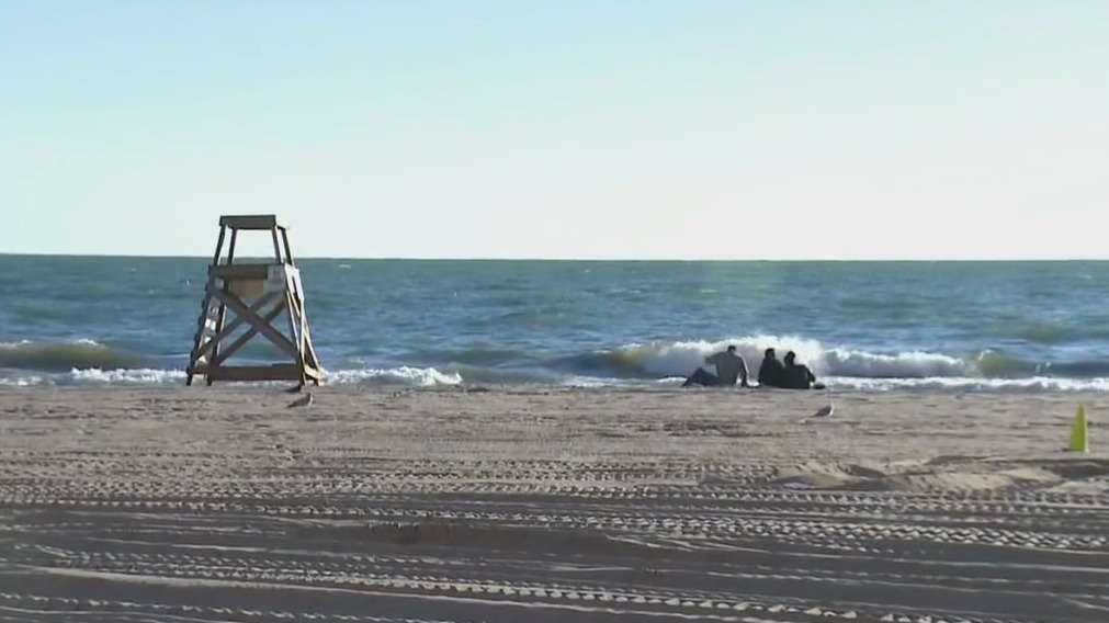 Labor Day brings dangerous swimming conditions to Chicago beaches