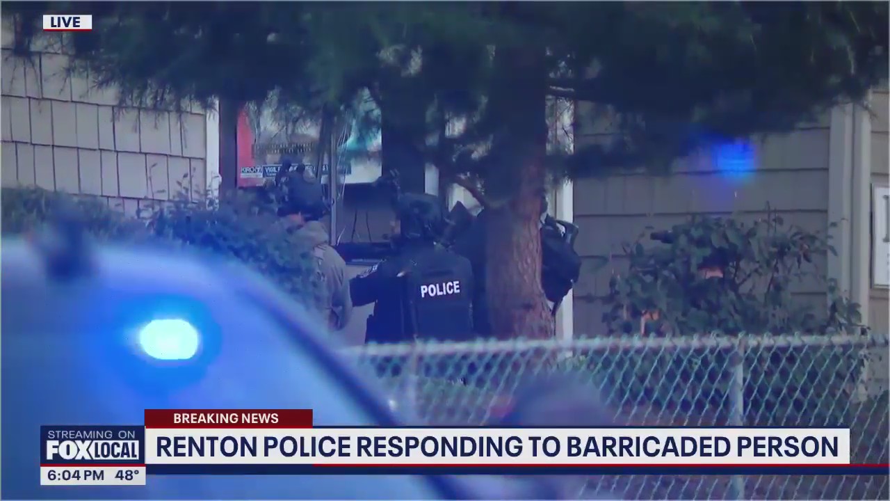 Renton, WA police, SWAT in standoff at condo complex