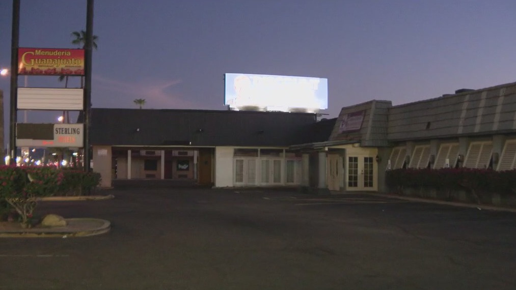 Four kids rescued by officers from car amid Phoenix heat, PD says