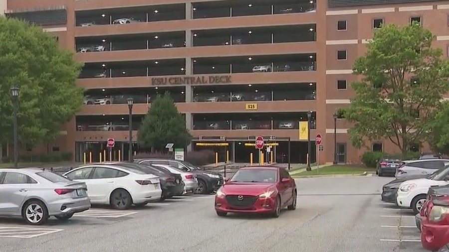 Kennesaw State students struggle to find parking