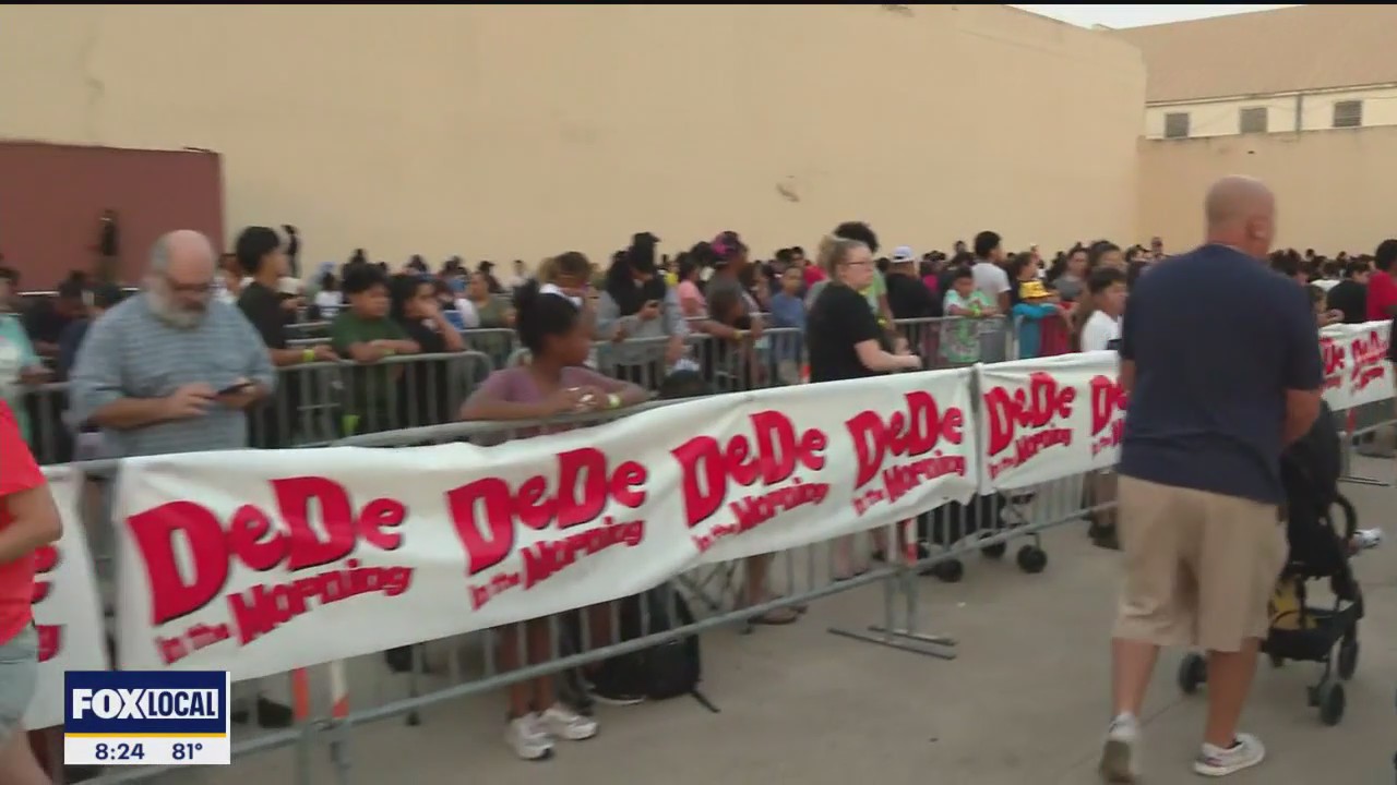 Families line up for Dallas Mayor's Back to School Fair