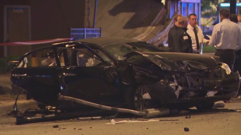 Driver dies after being ejected from vehicle in McKinley Park crash