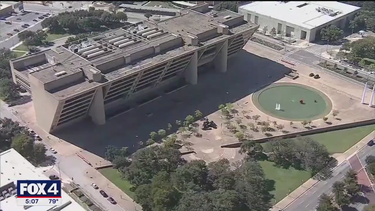 Dallas City Council faces choice to keep city hall