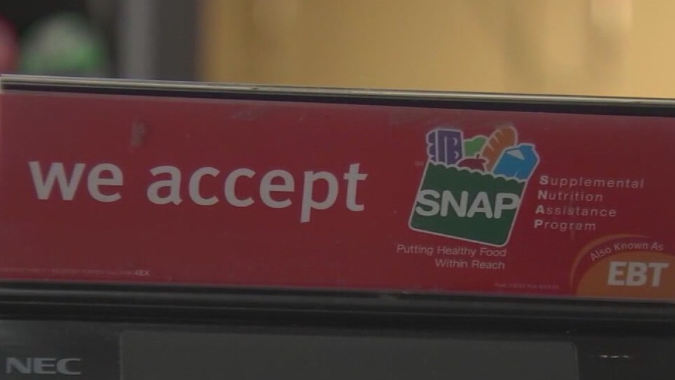 Loss of SNAP benefits due to the government shutdown sends Illinoisans into limbo