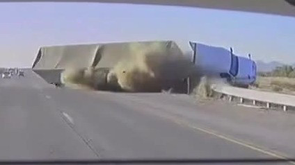 2 dead in semi truck crash on 10 Freeway