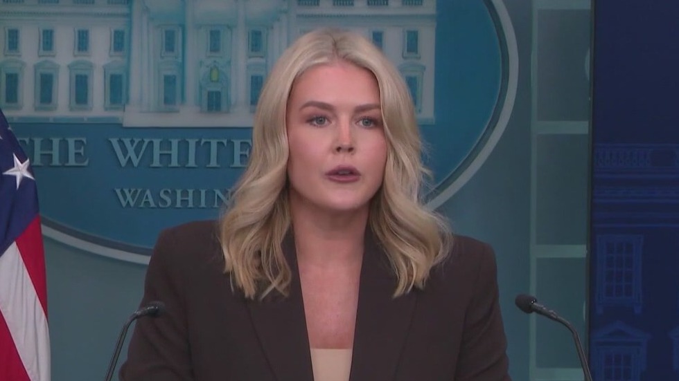 Federal workers brace for missed paychecks as government shutdown drags on