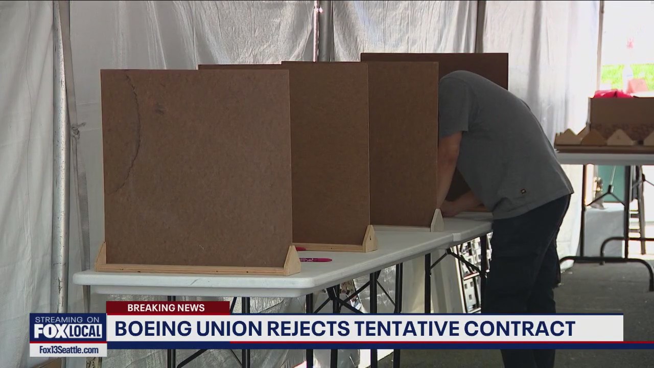 Boeing union rejects tentative contract