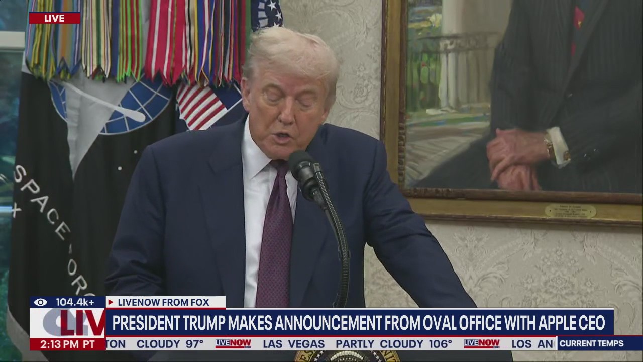 Trump, Apple CEO Cook on manufacturing announcement