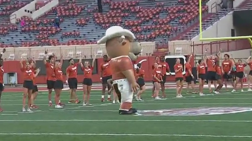 Longhorns get in spirit for first SEC game