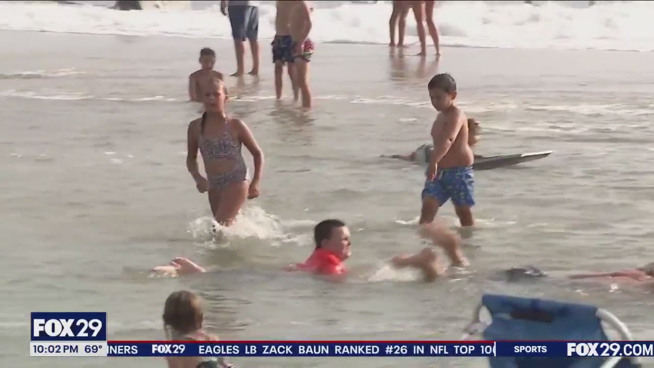 Huracán Erin: Cape May Surfers golpea las olas a pesar de las advertencias