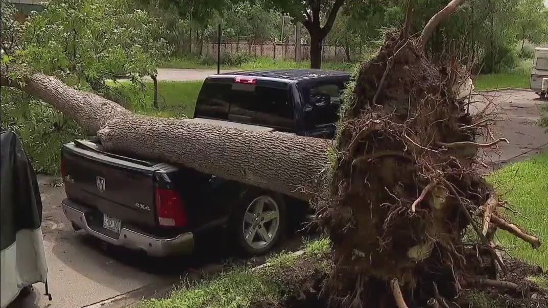 Twin Cities without power still after storm