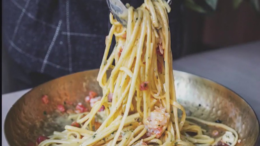 Greek Chic: LÝRA and Violi bring modern Mediterranean to West Loop and Oak Brook