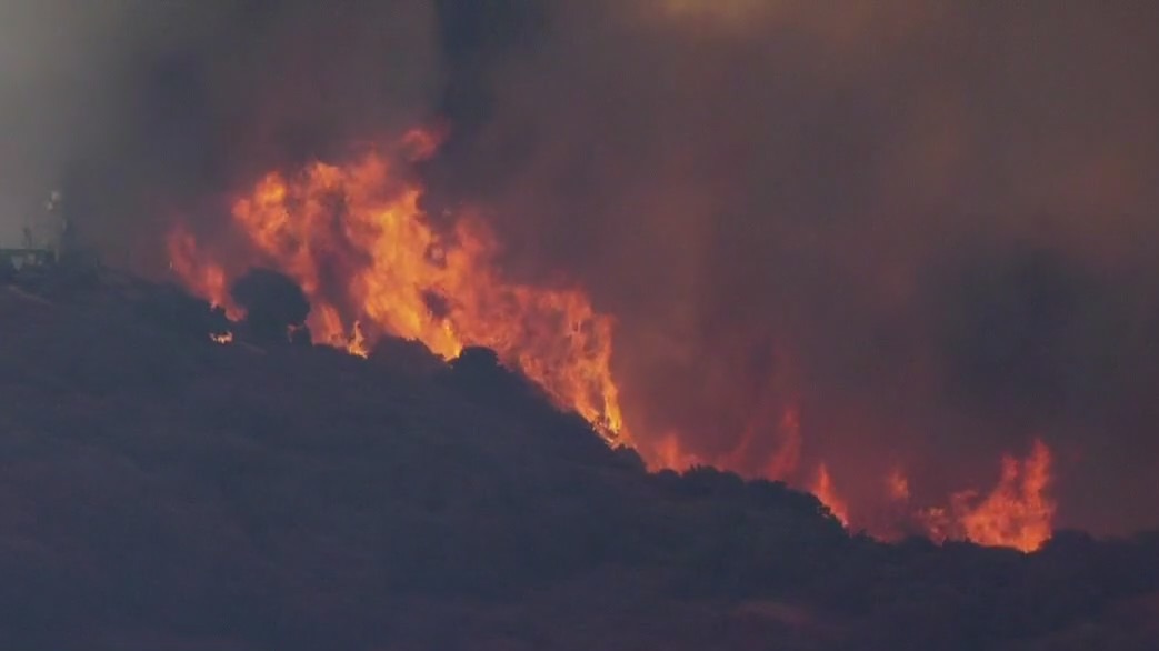 Airport Fire scorches more than 10,000 acres