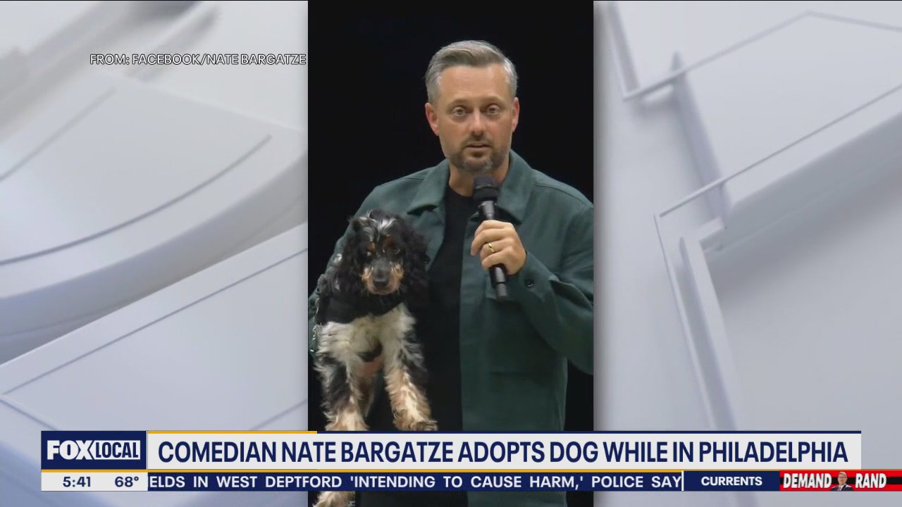 El comediante Nate Bargatze adopta perro durante la parada en Filadelfia