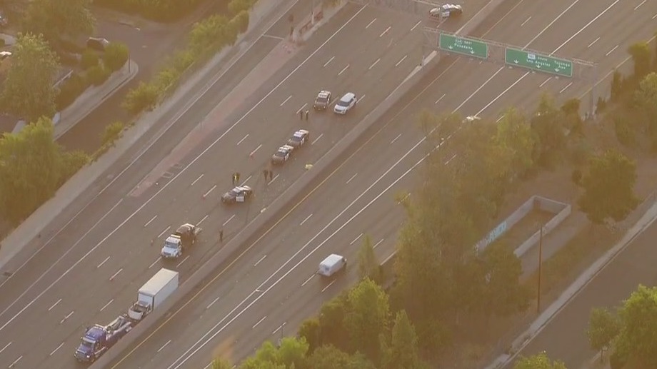 2 killed in multi-vehicle crash on 101 Freeway